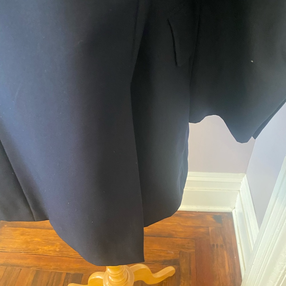 Men’s classic Brooks Brother’s blazer/sport coat in navy 43R. - Picture 5 of 10